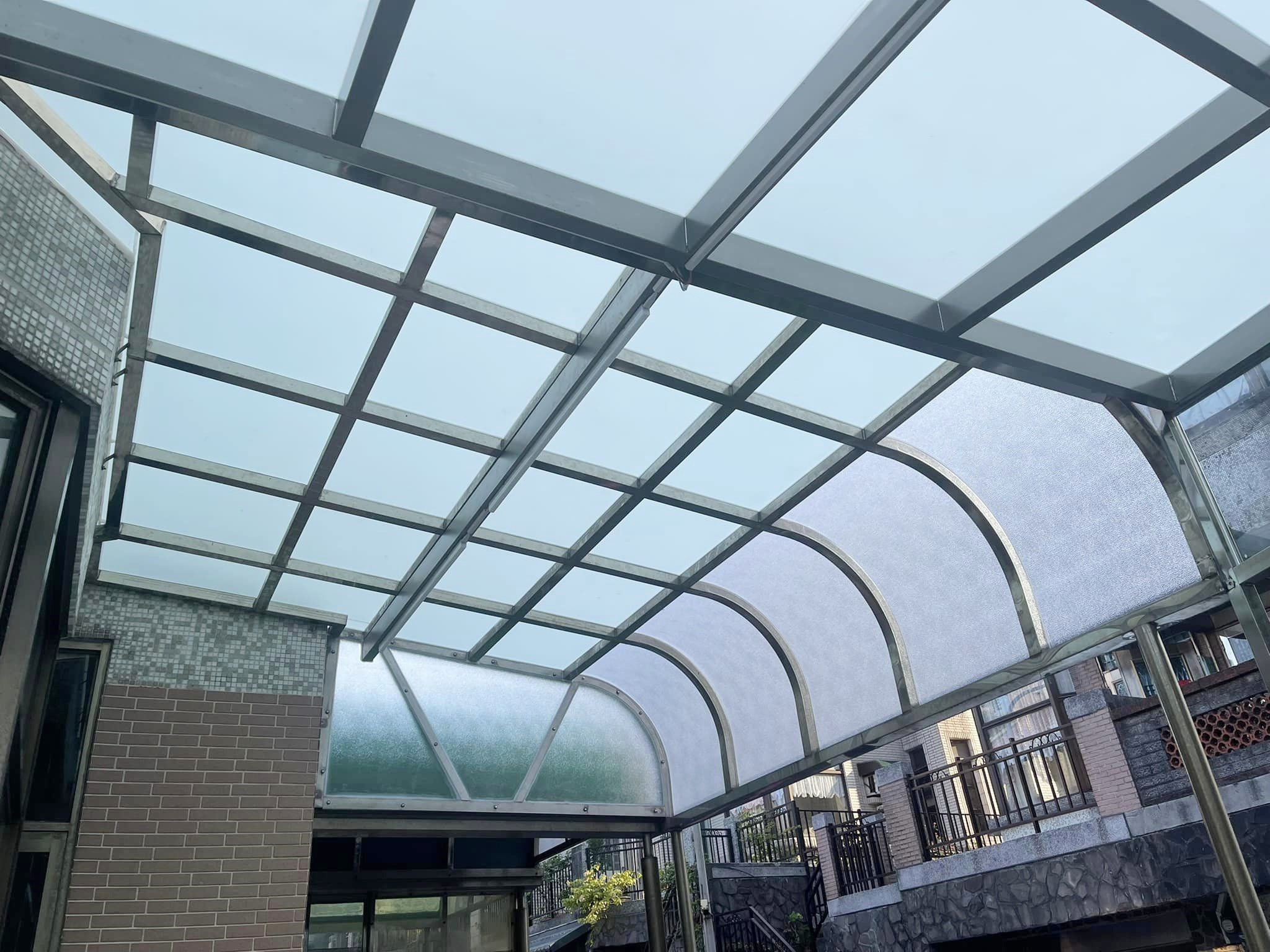 不銹鋼膠合玻璃採光棚