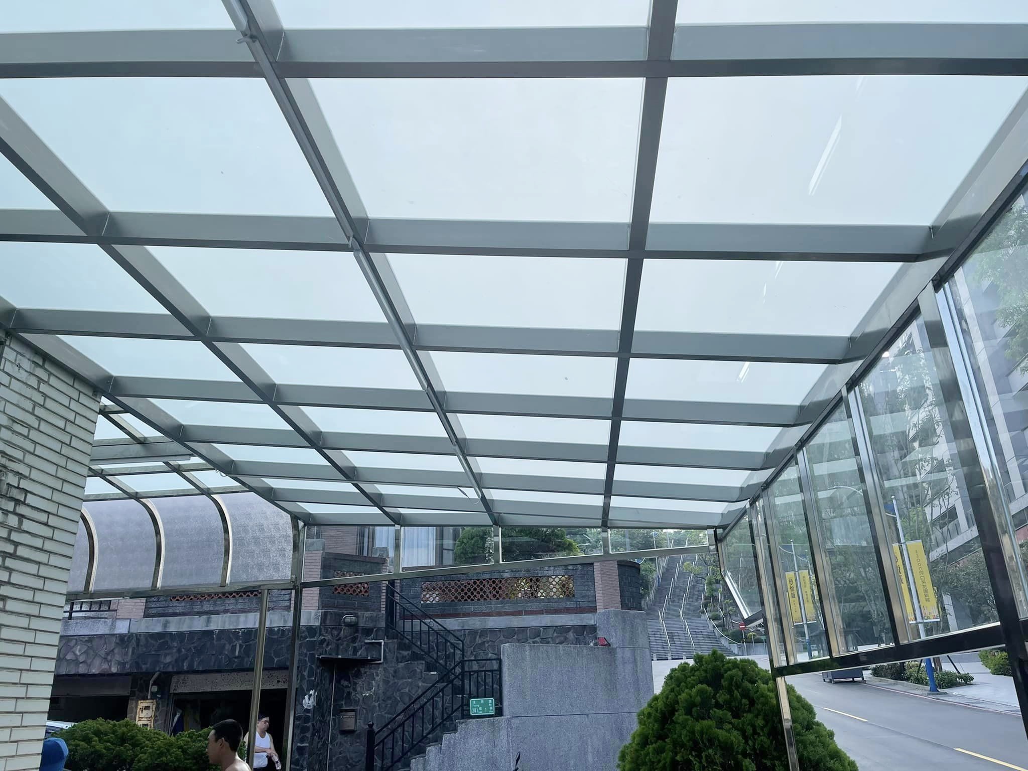不銹鋼膠合玻璃採光棚