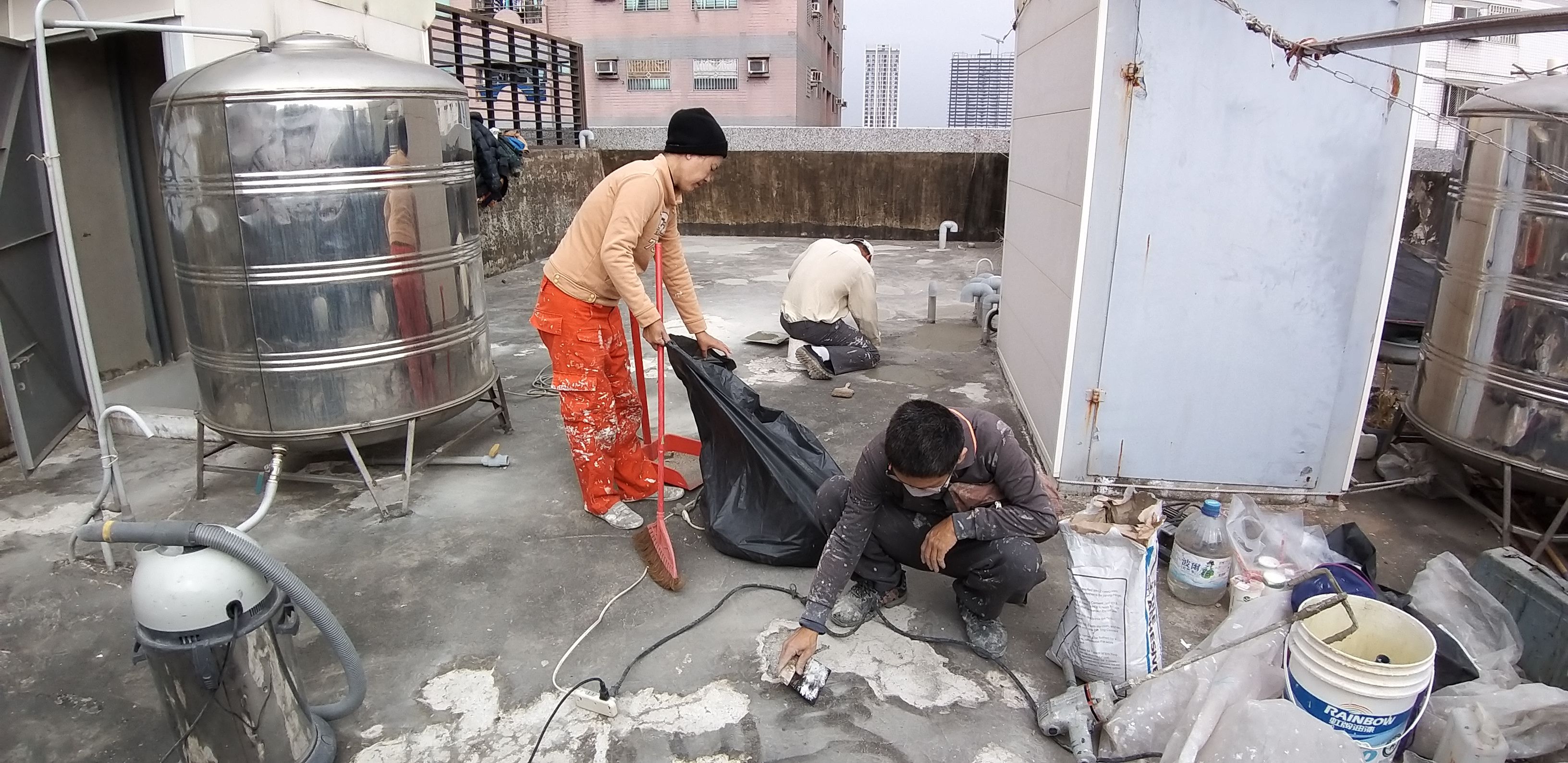 露天地板施工中