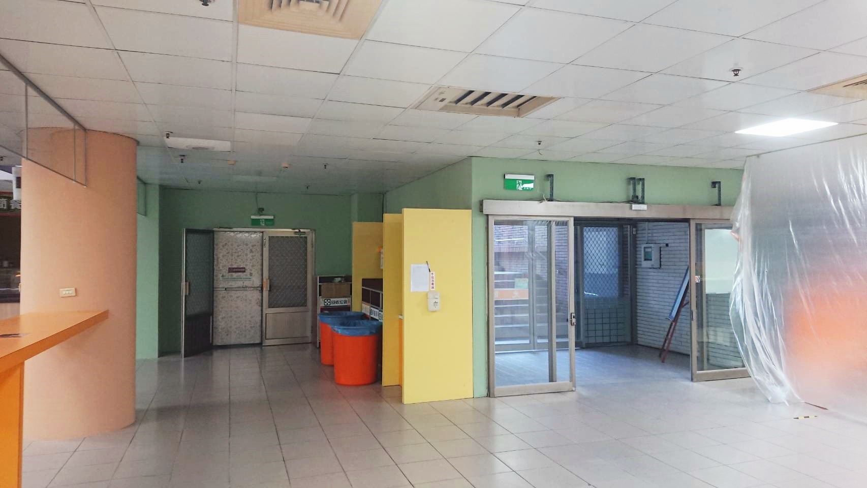 長榮大學餐廳油漆施工