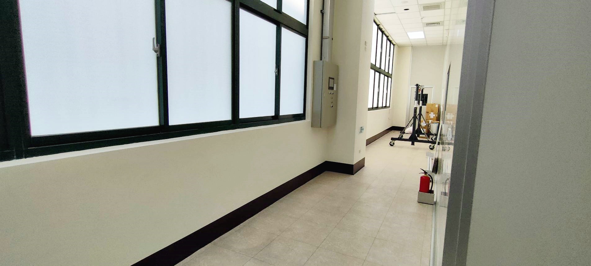 南科豐華生物科技走廊刷漆