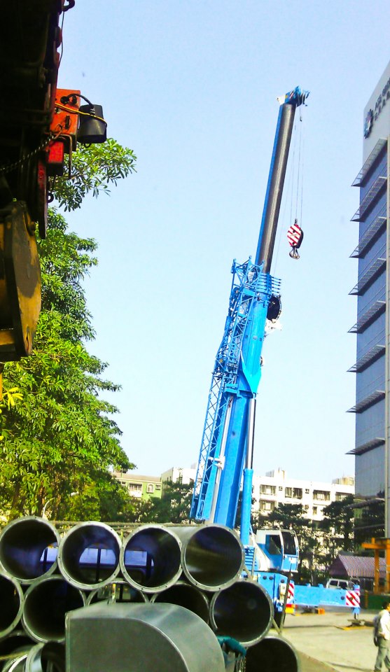 建築工地現場吊掛作業