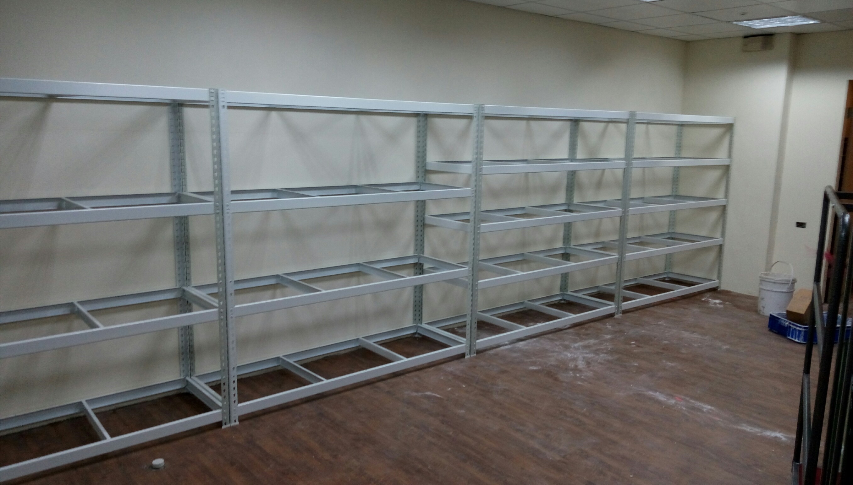 娜魯灣飯店螺絲組合架施工