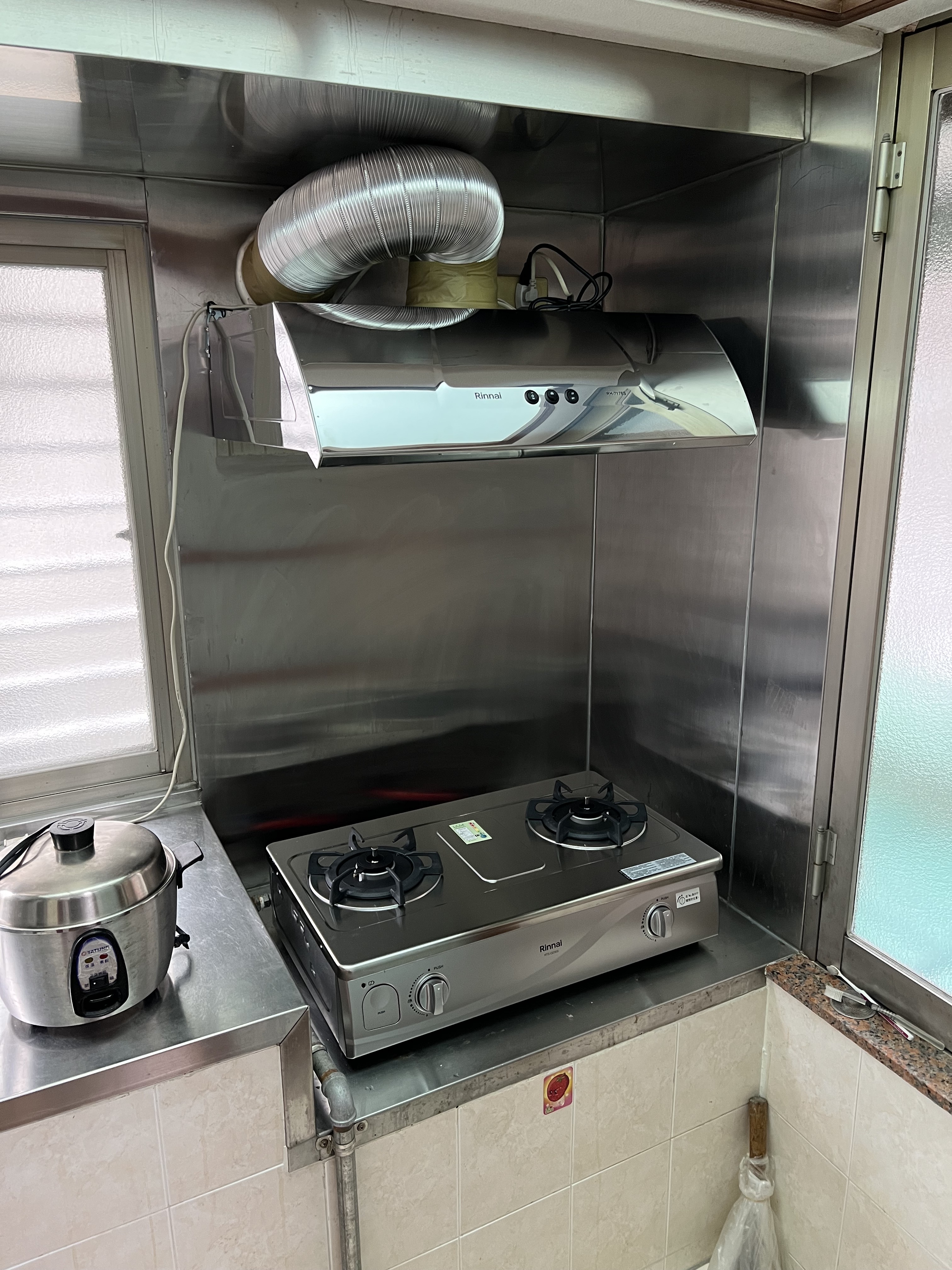 林內RH-7176S輕巧排油煙機&林內RTS-Q230S台爐式感溫不鏽鋼雙口爐-乙和成廚具安裝維修