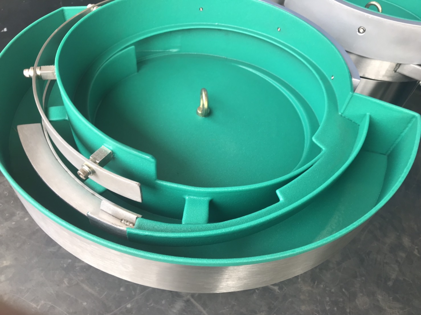 證件夾-文具類震動整列送料機設計製造