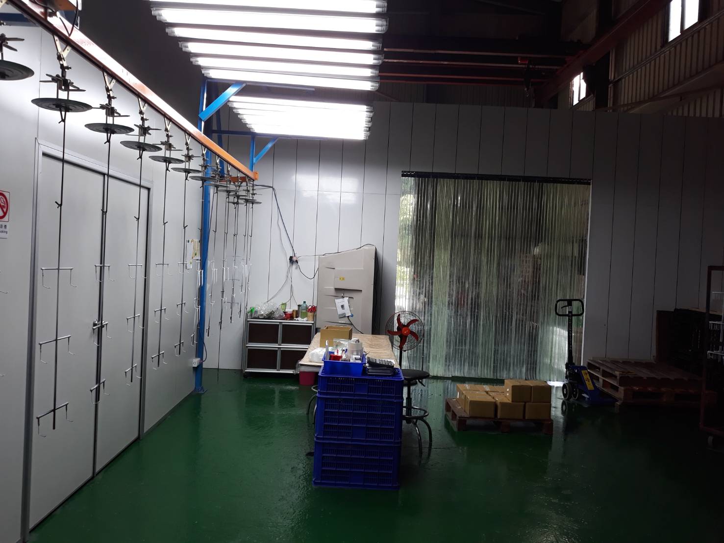 粉體烤漆現場一偶