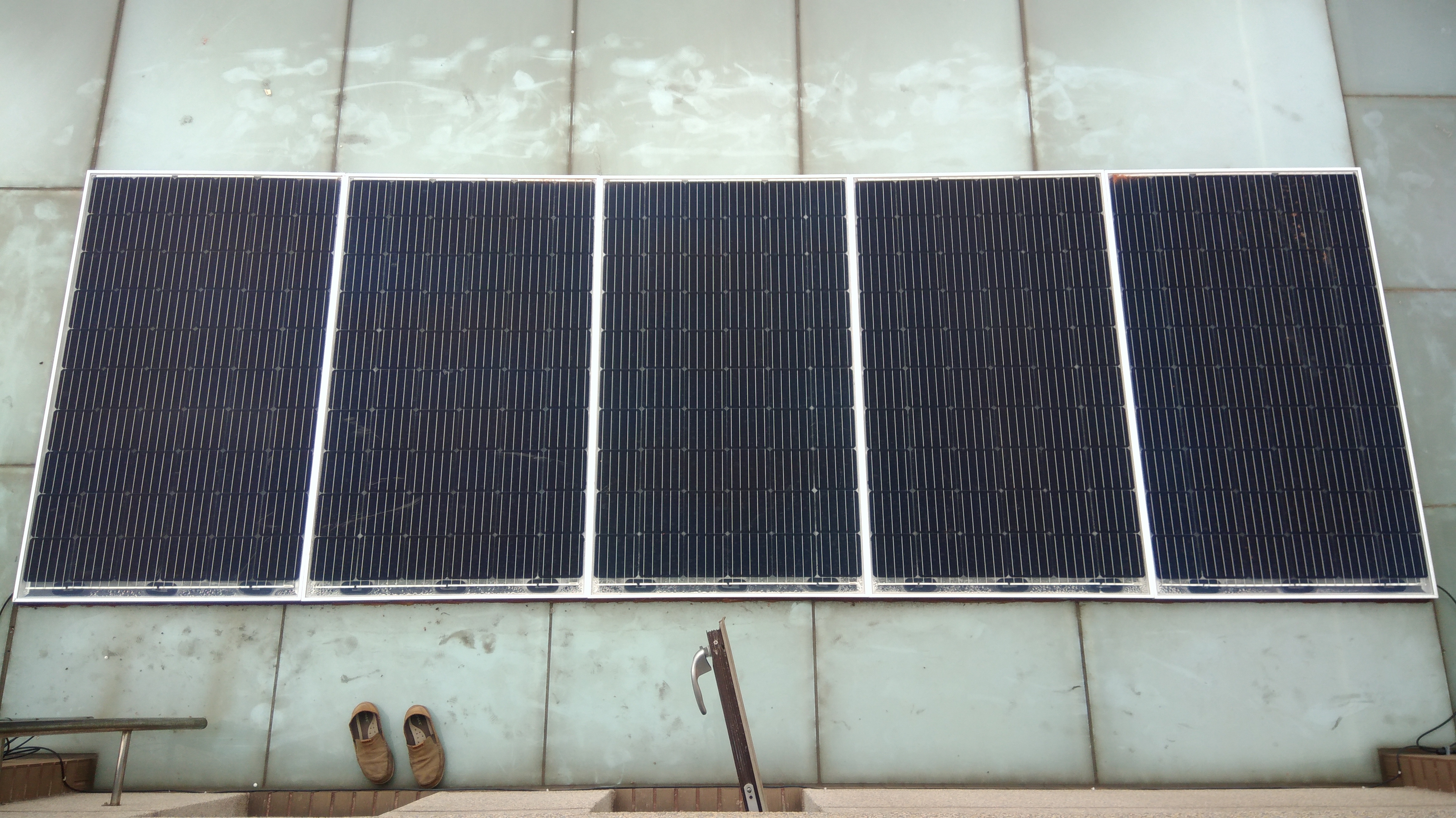 採光罩上的太陽能