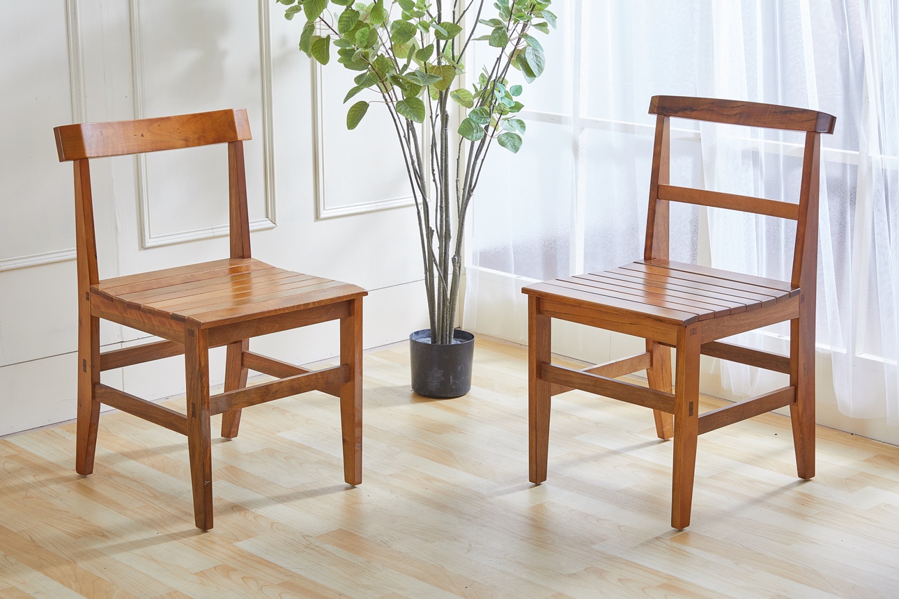 (左)204-1楠木寬牛角餐椅