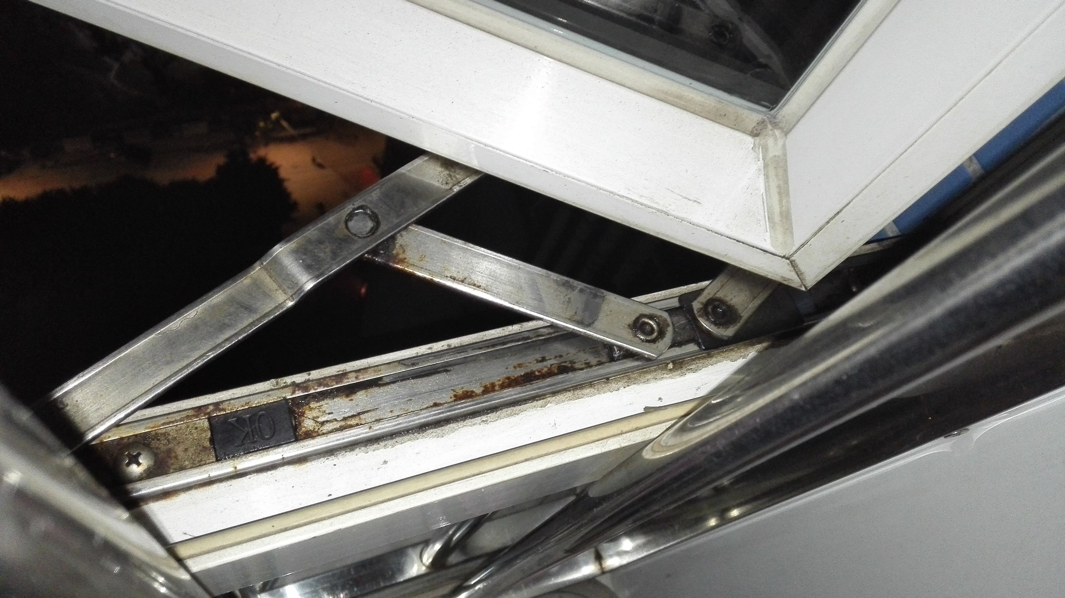 ☞鋁門窗推拉不良