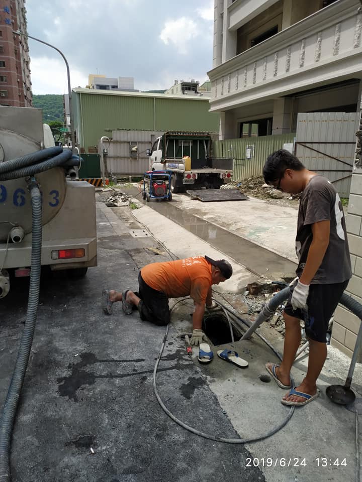 水刀清洗排水溝