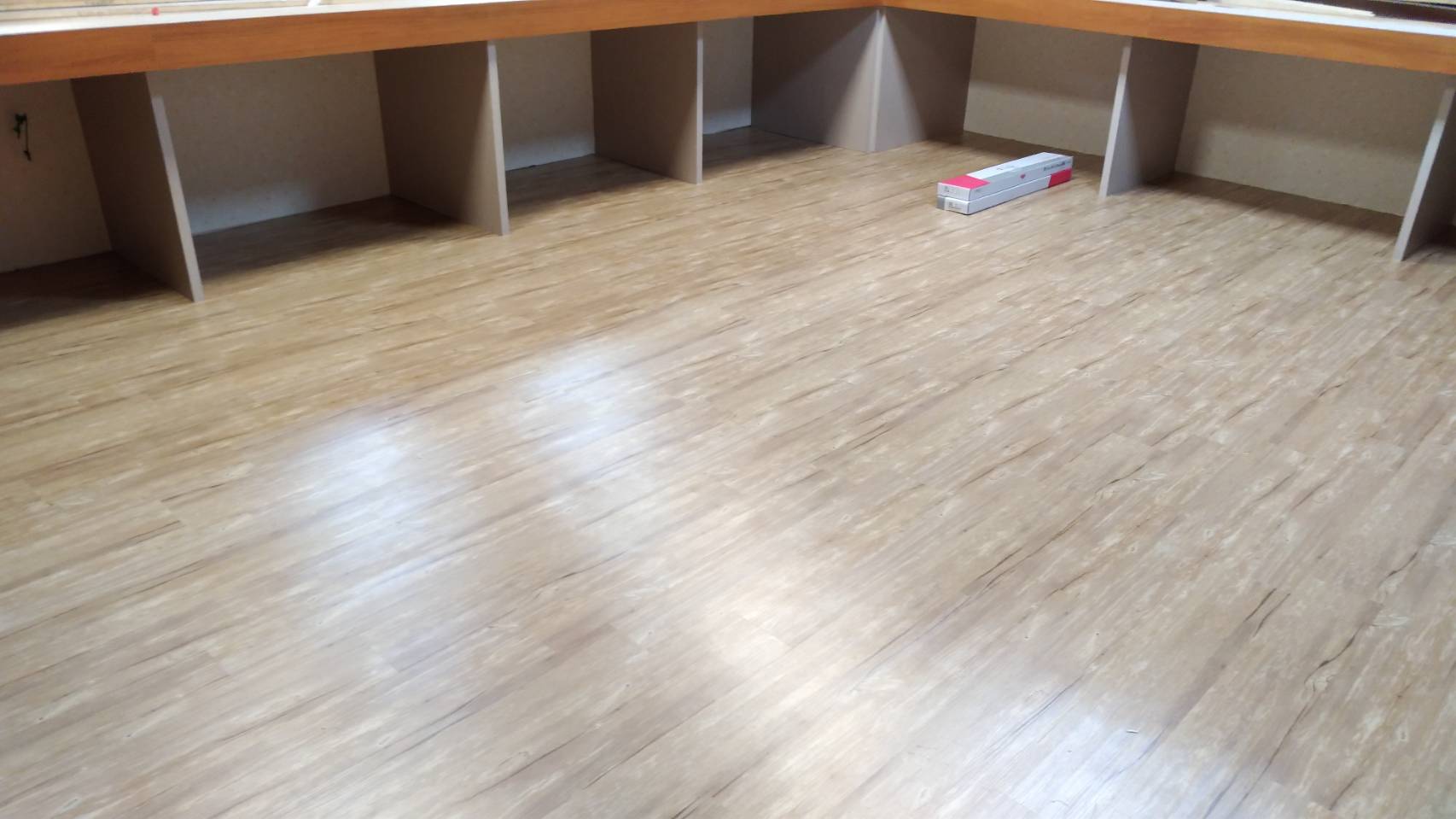 PVC長條塑膠地磚