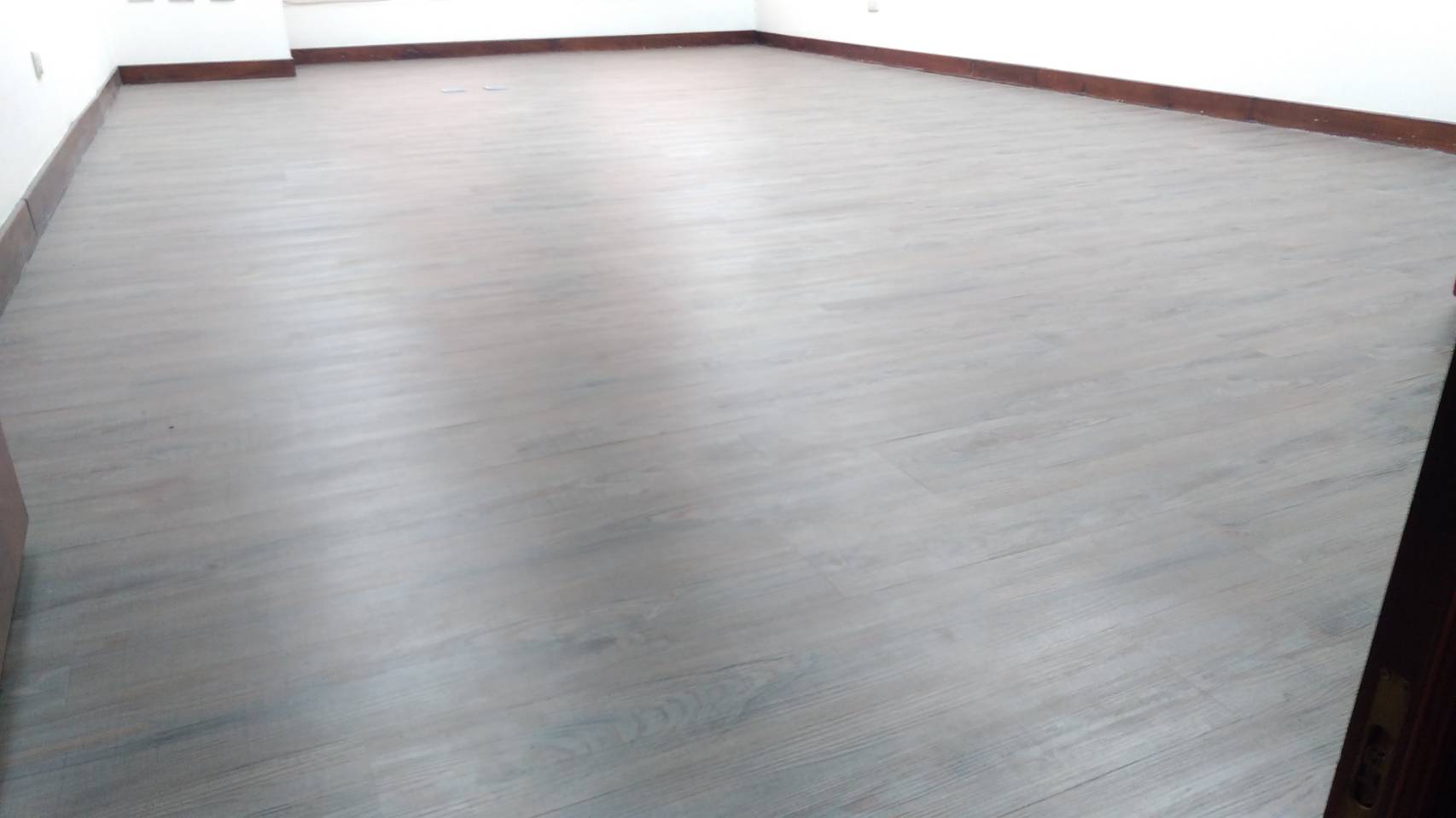 PVC長條塑膠地磚