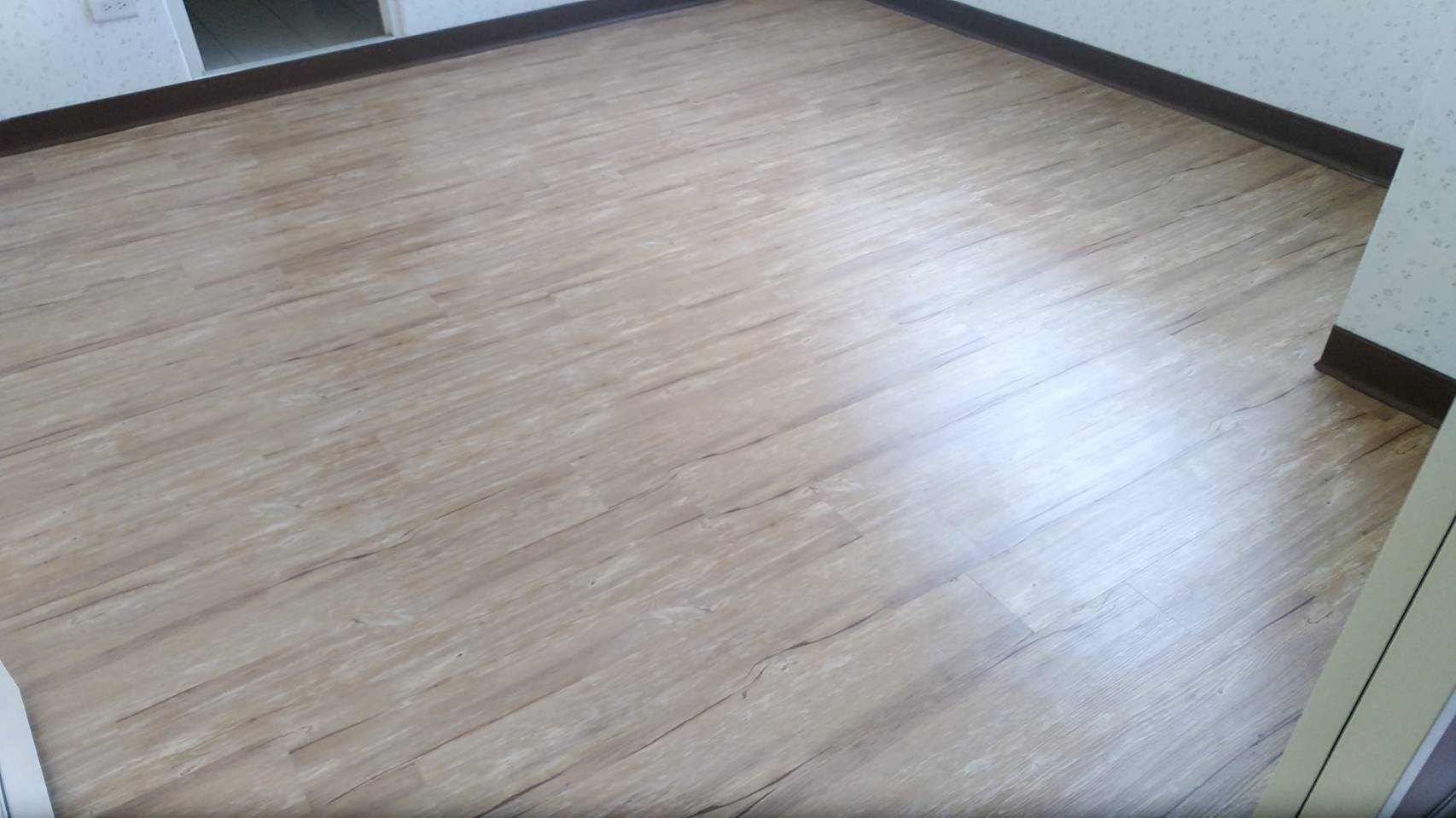 PVC長條塑膠地磚