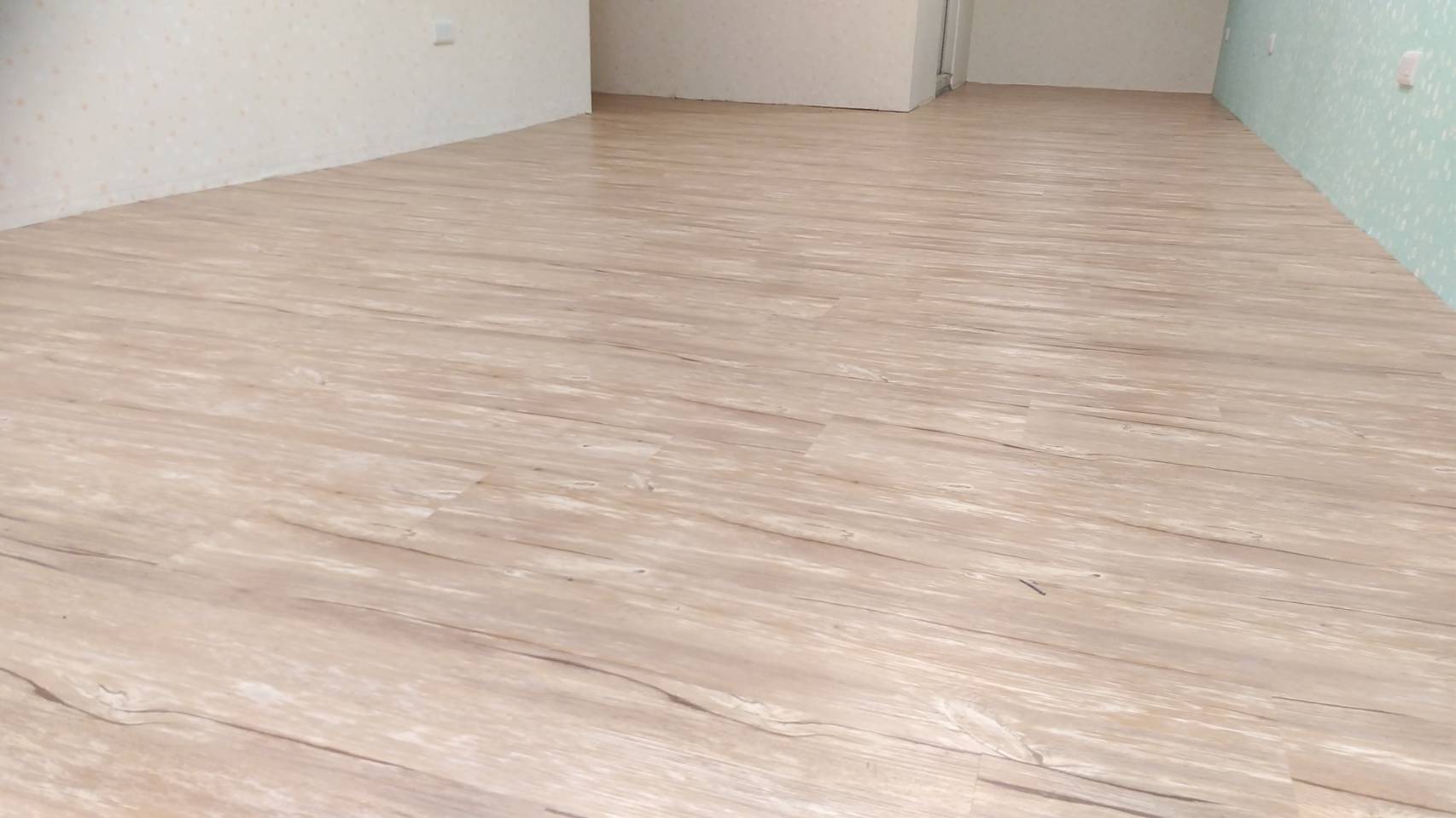 PVC長條塑膠地磚