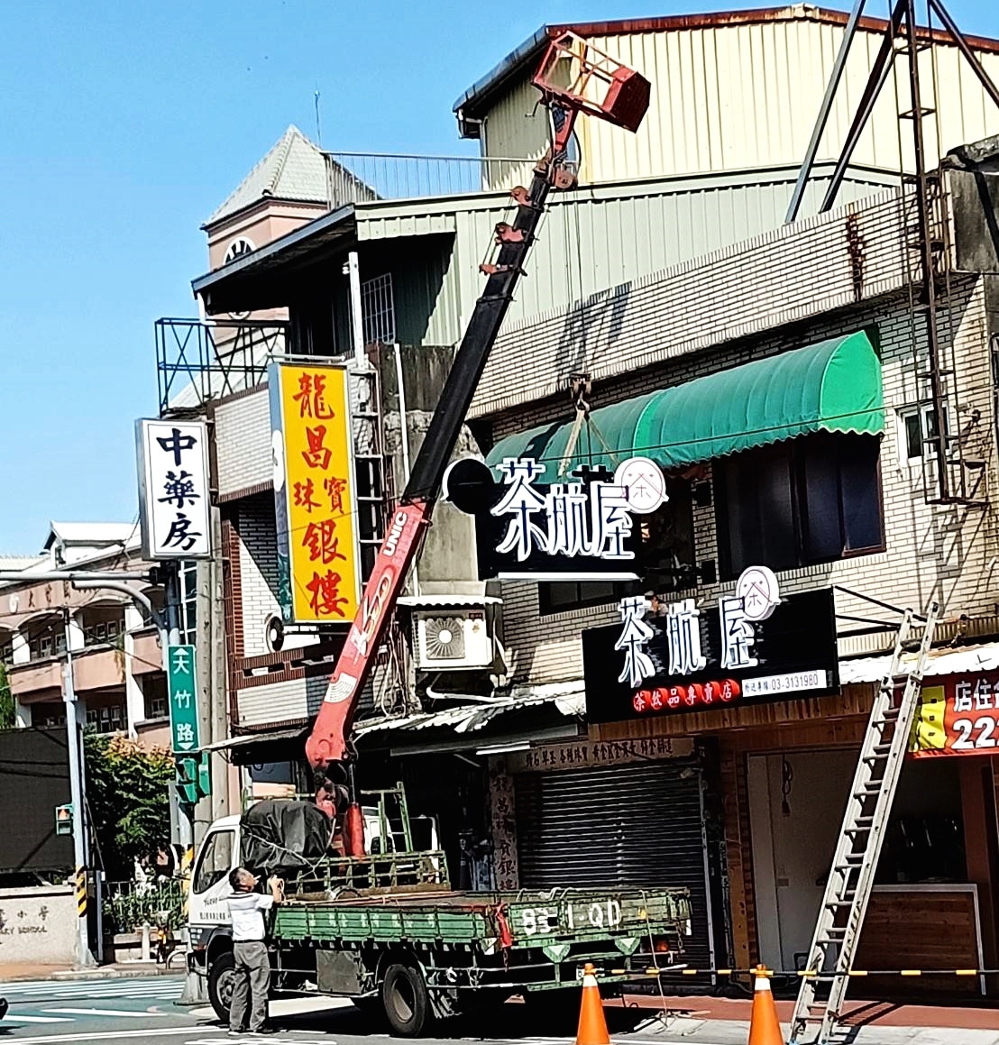 巧神廣告-LED燈千那論立體字招牌安裝