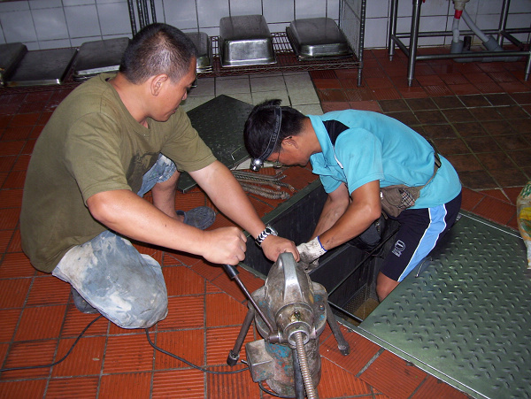 花蓮通截油槽管路疏通0800-020-990