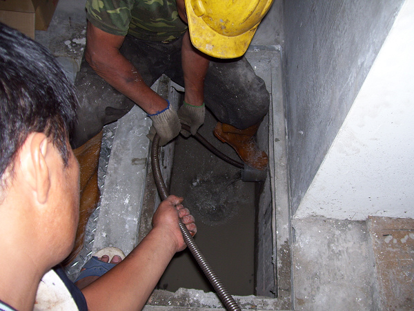 花蓮市通排水管水泥阻塞0800-020-990