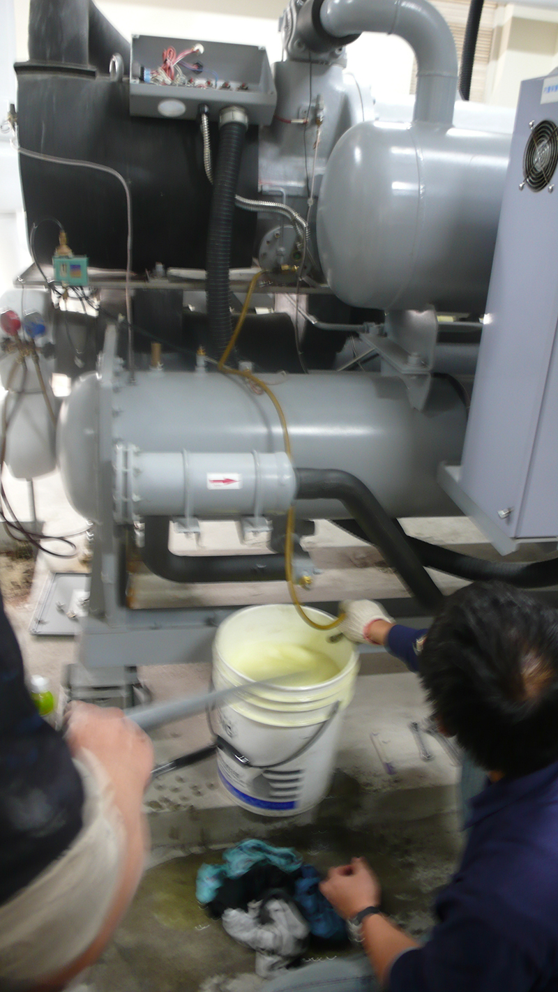 冰水機換油保養1