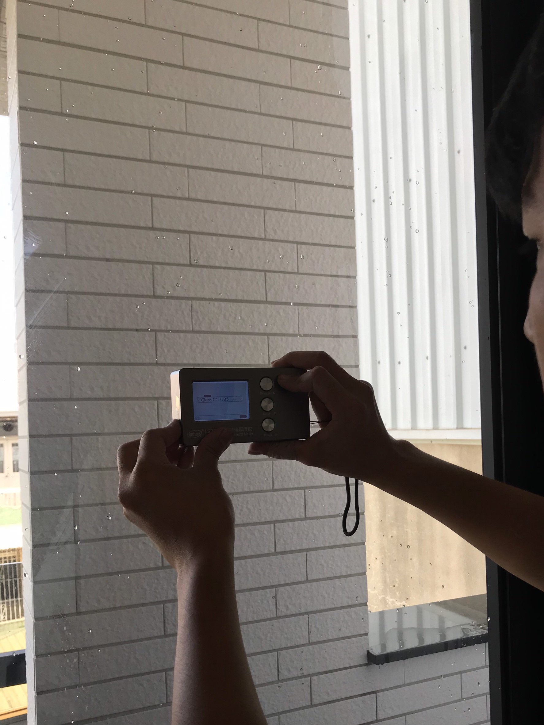 玻璃測厚儀檢查窗戶玻璃厚度案例&nbsp;