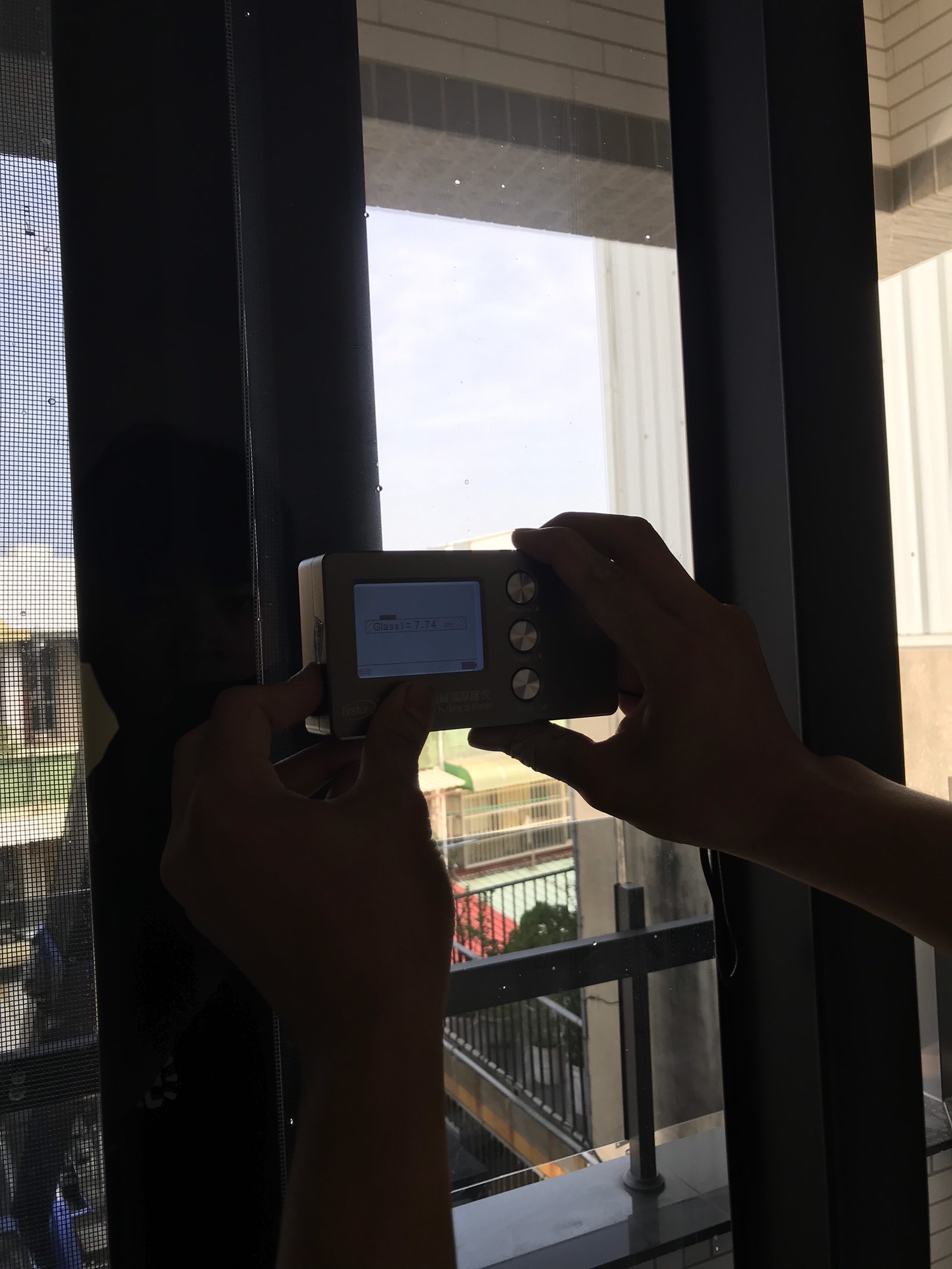 玻璃測厚儀檢查窗戶玻璃厚度案例&nbsp;