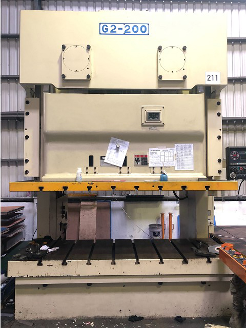 200頓沖床2