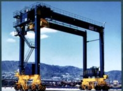 門式貨櫃吊運機