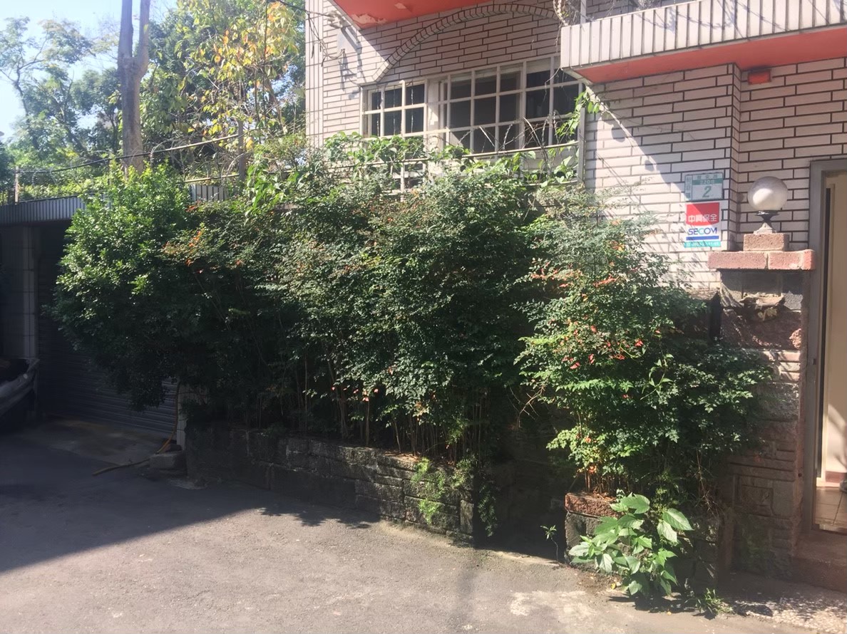 三重住家社區園藝修剪整理-園藝修剪整理,鋸樹矮化作業,花草樹木種植,園藝造園工程,庭院花園整理,割草鋸樹修剪-免費現勘