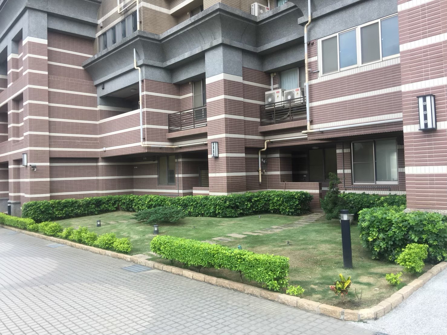 新北社區園藝修剪維護整理-園藝修剪整理,鋸樹矮化作業,花草樹木種植,園藝造園工程,庭院花園整理,割草鋸樹修剪-免費現勘