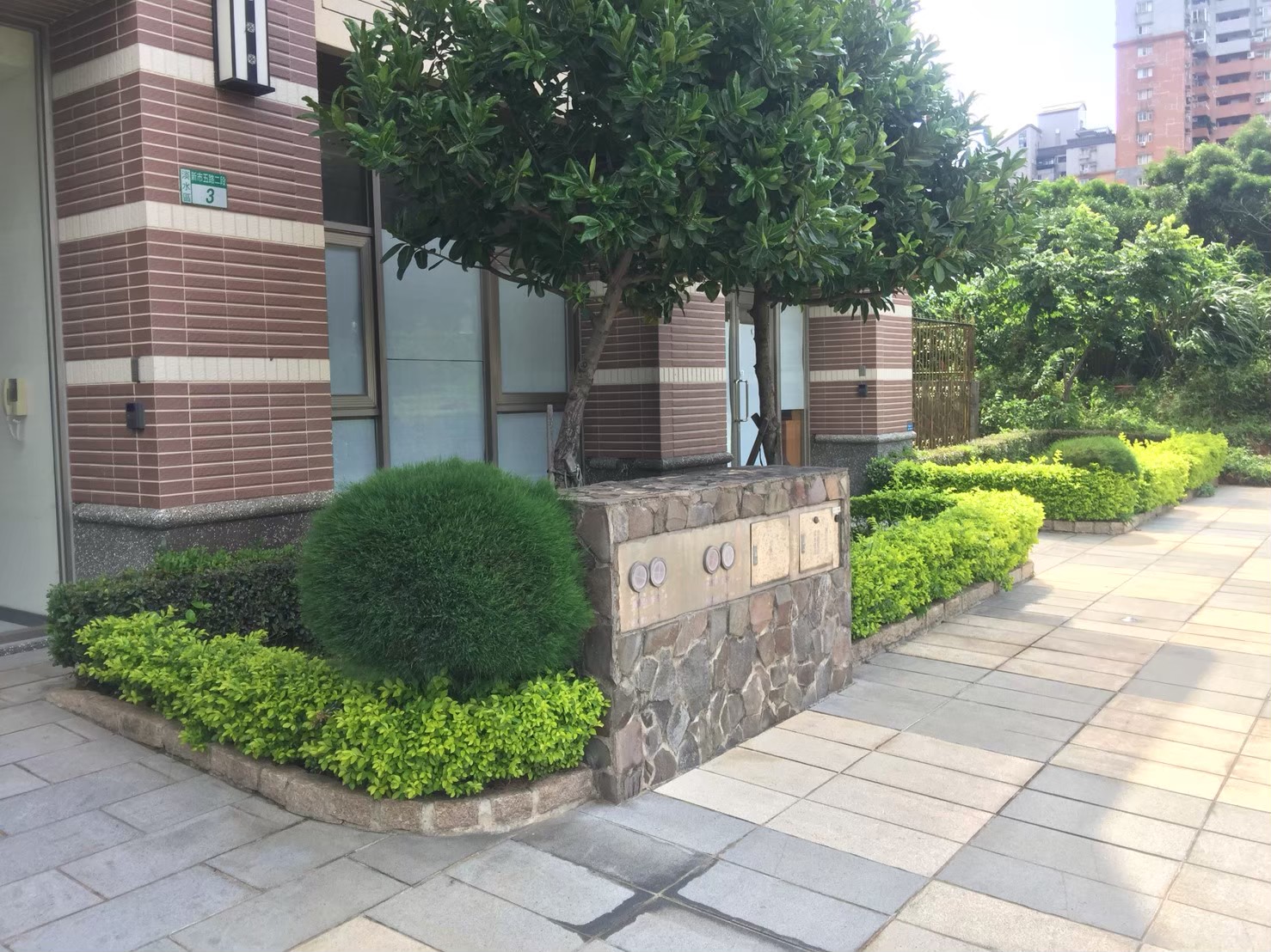 新北社區園藝修剪維護整理-園藝修剪整理,鋸樹矮化作業,花草樹木種植,園藝造園工程,庭院花園整理,割草鋸樹修剪-免費現勘