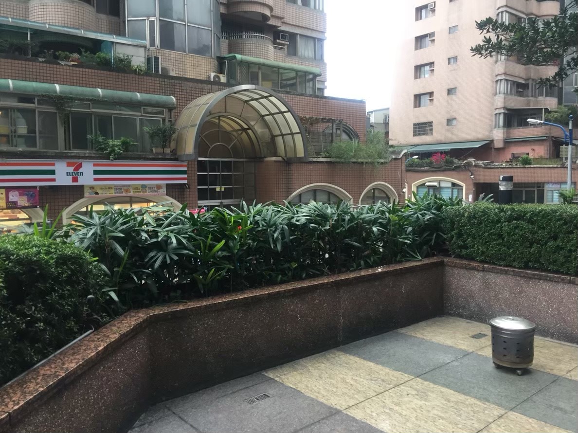 中永和社區住家園藝修剪整理-園藝修剪整理,鋸樹矮化作業,花草樹木種植,園藝造園工程,庭院花園整理,割草鋸樹修剪-免費現勘