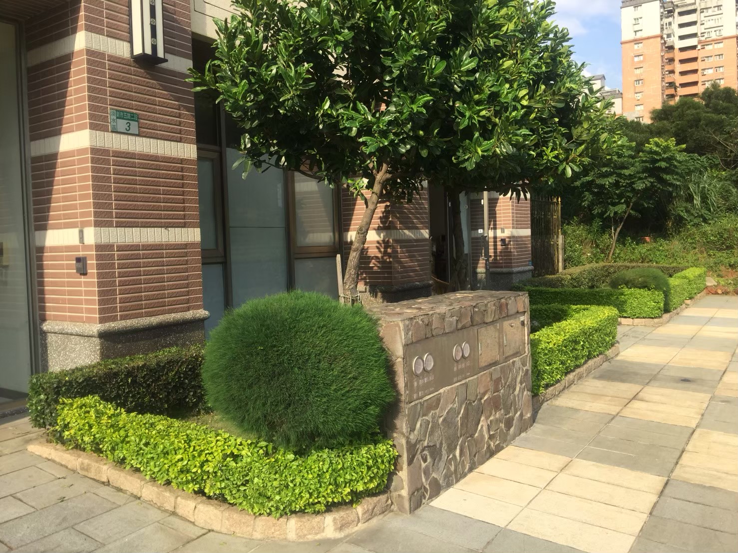 新北社區園藝修剪維護整理-園藝修剪整理,鋸樹矮化作業,花草樹木種植,園藝造園工程,庭院花園整理,割草鋸樹修剪-免費現勘