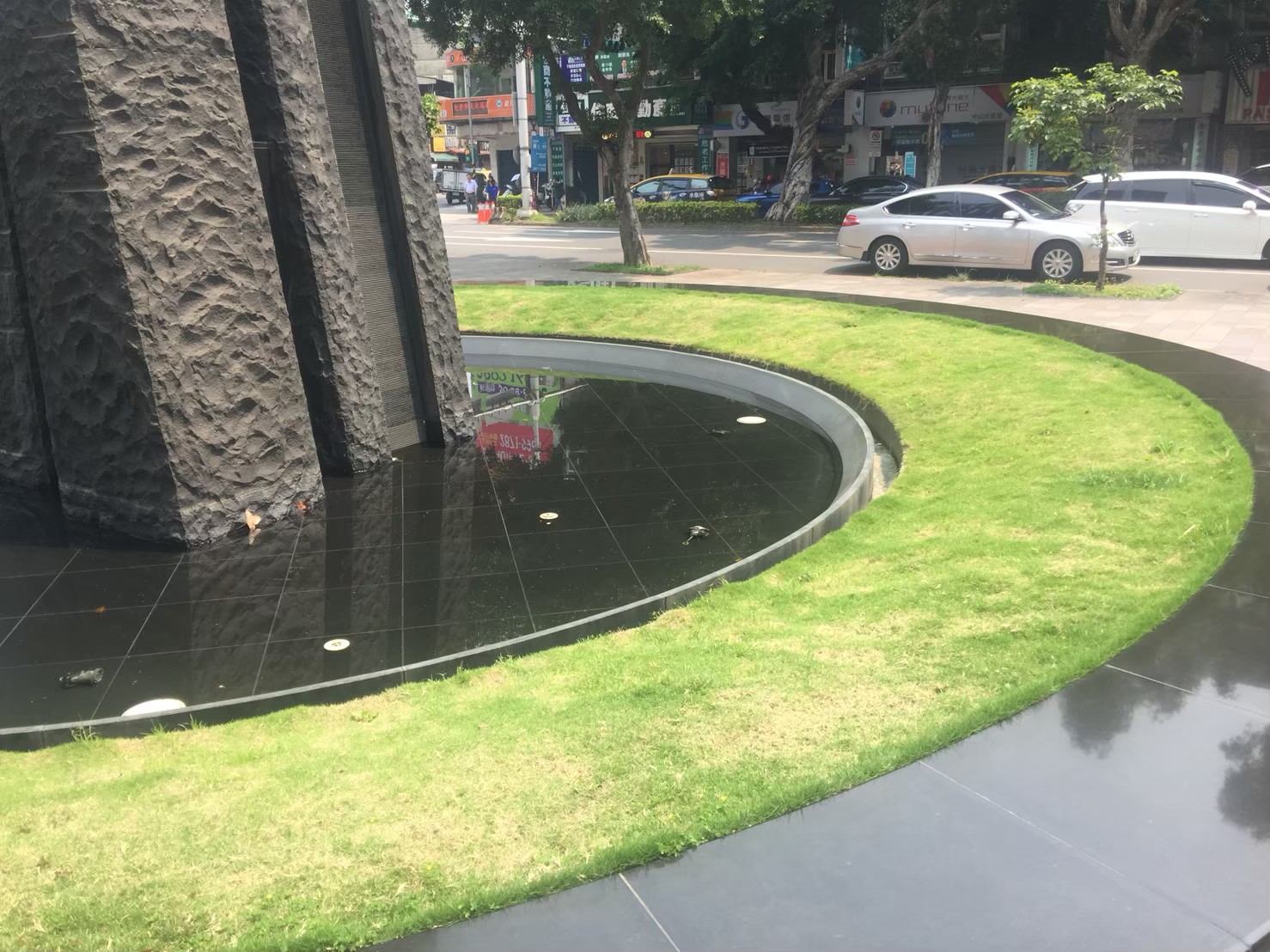 台北大樓中庭園藝修剪維護-園藝修剪整理,鋸樹矮化作業,花草樹木種植,園藝造園工程,庭院花園整理,割草鋸樹修剪-免費現勘