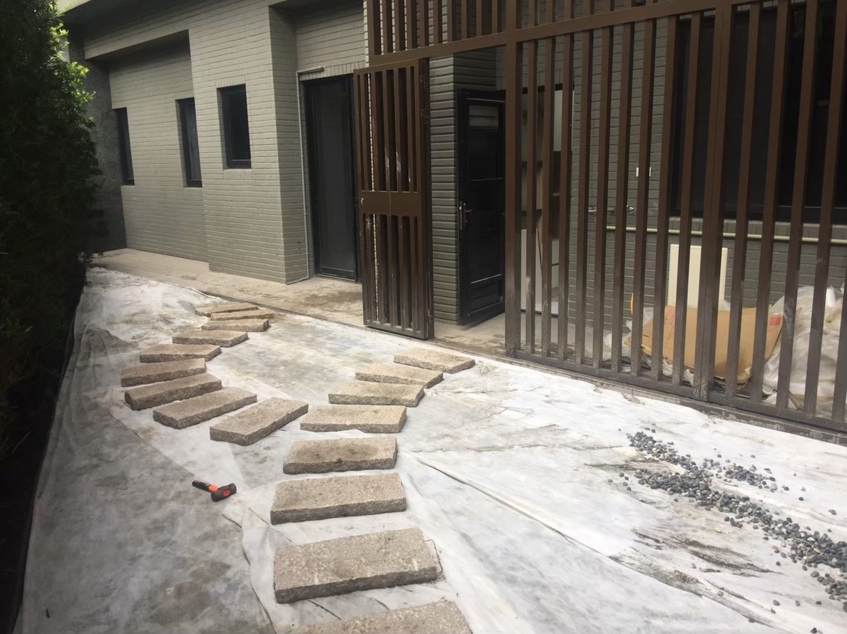 土城三峽社區住家庭園園藝造景鋪石作業-園藝修剪整理,鋸樹矮化作業,花草樹木種植,園藝造園工程,庭院花園整理,割草鋸樹修剪-免費現勘