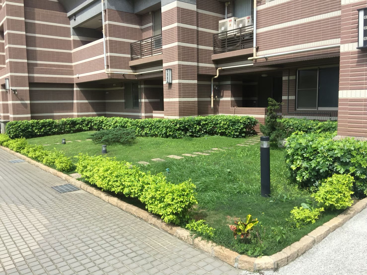 新北社區園藝修剪維護整理-園藝修剪整理,鋸樹矮化作業,花草樹木種植,園藝造園工程,庭院花園整理,割草鋸樹修剪-免費現勘