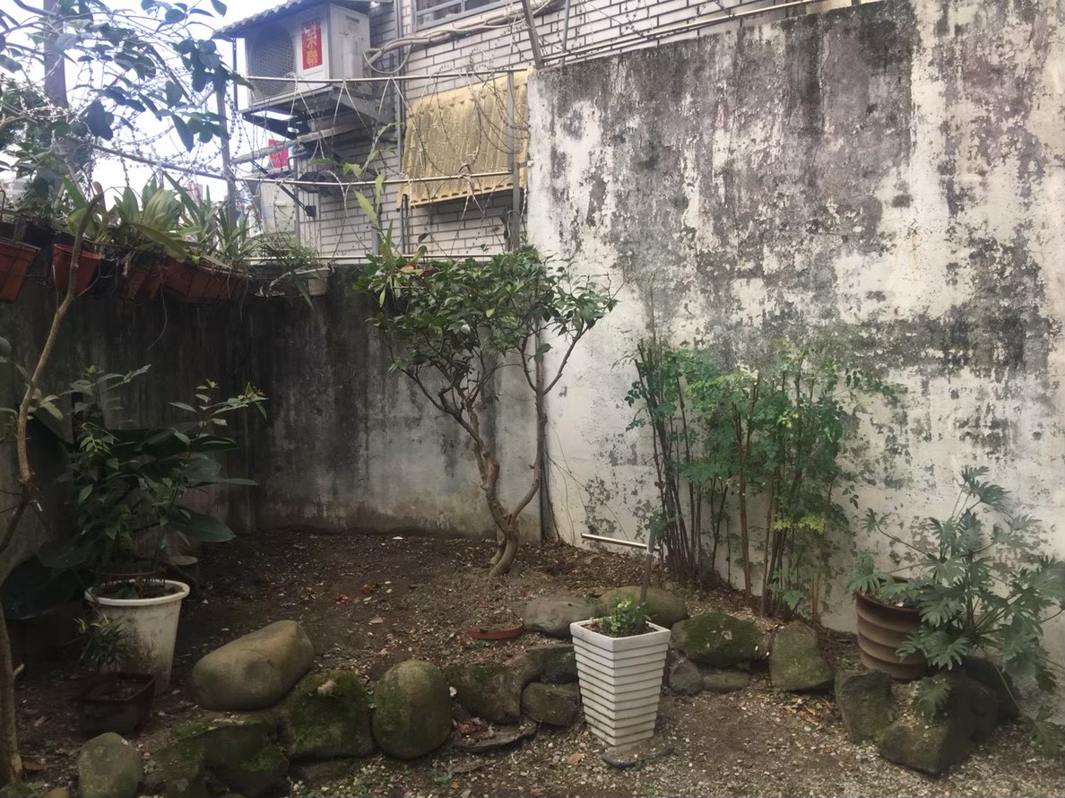 三重住家社區園藝修剪整理-園藝修剪整理,鋸樹矮化作業,花草樹木種植,園藝造園工程,庭院花園整理,割草鋸樹修剪-免費現勘