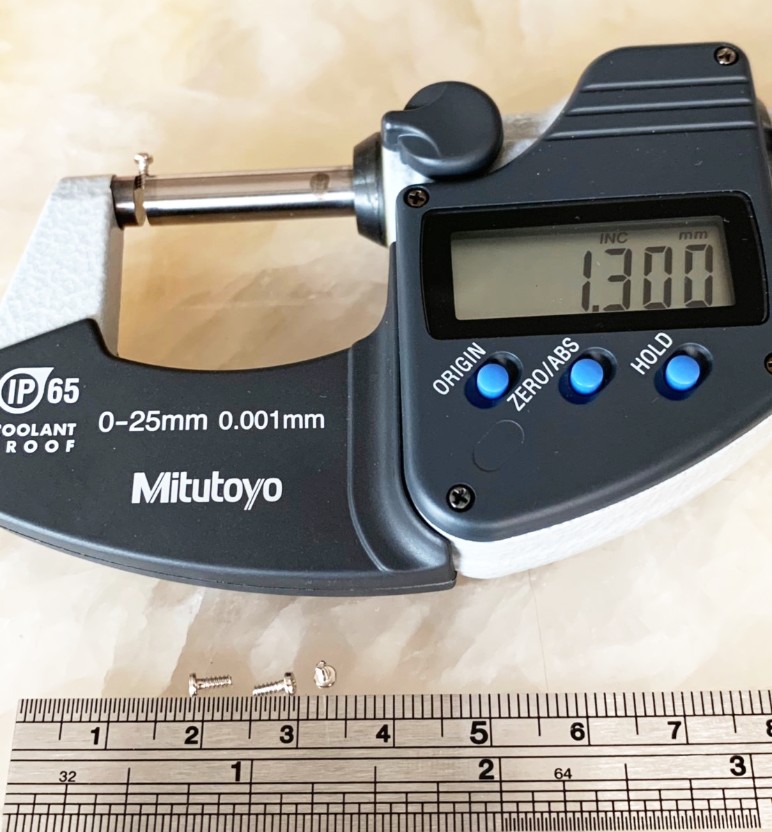 精密三角自攻牙螺絲1