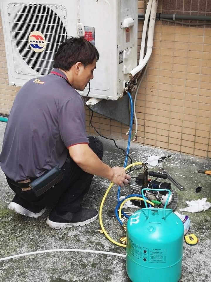 冷氣室外機維修/安裝(台南宏瑋電器)