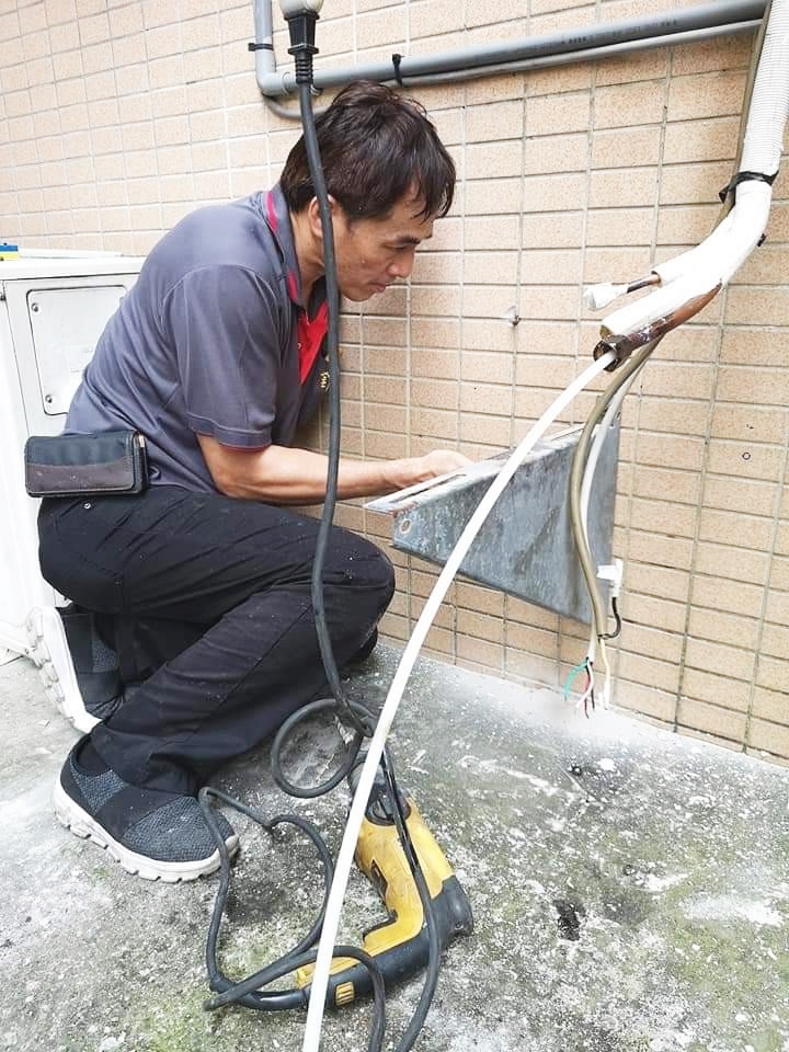 冷氣室外機維修/安裝(台南宏瑋電器)