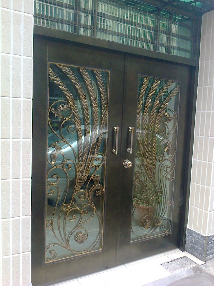 白鐵烤漆鍛造門