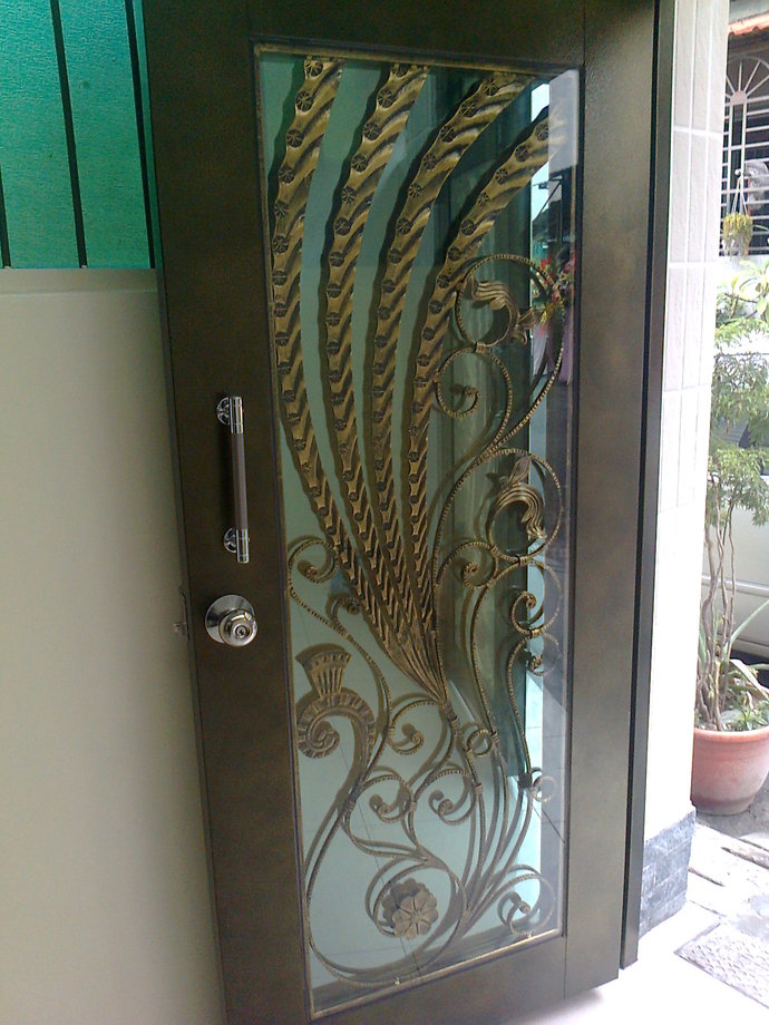 白鐵烤漆鍛造門