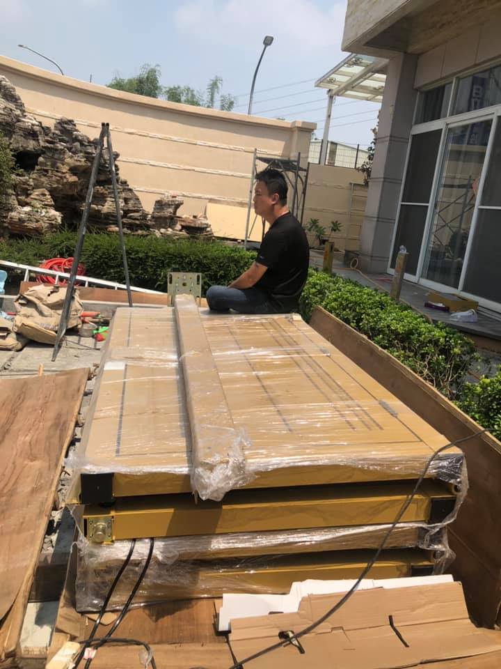 大坪頂別墅自動車庫大門