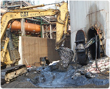 一萬噸煤焦油渣槽內清出施工