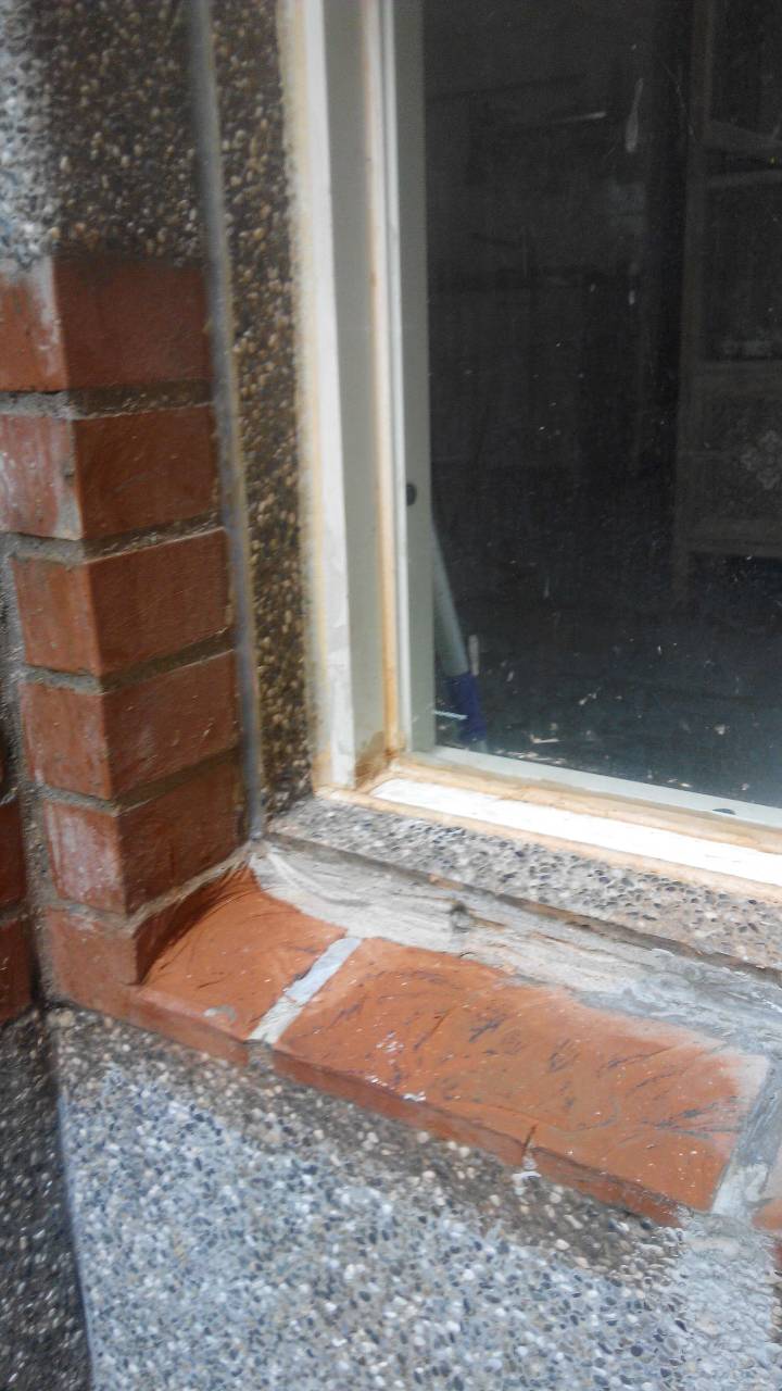 檢視窗外銜接處情況