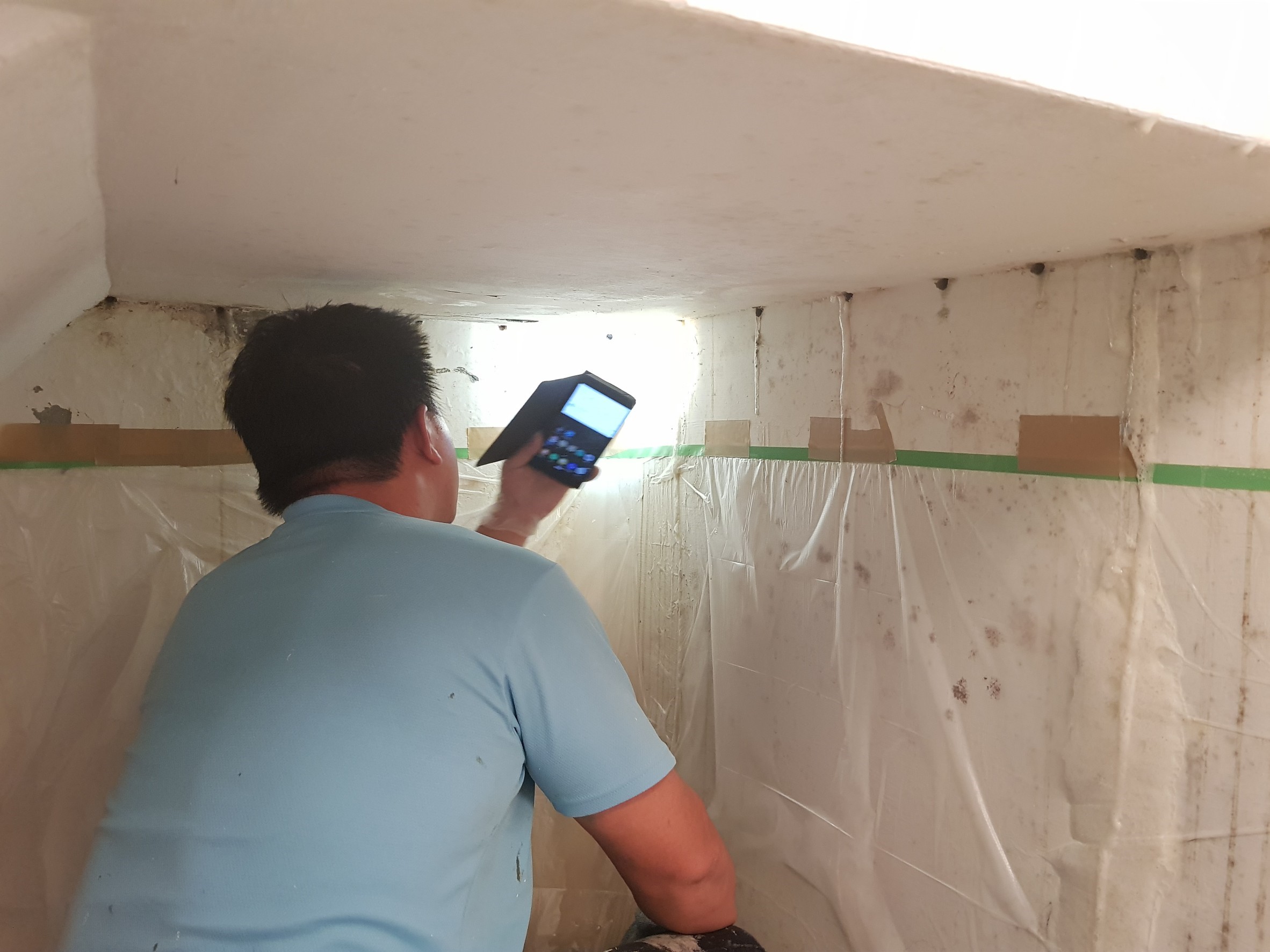 樓梯平台下滲水檢視