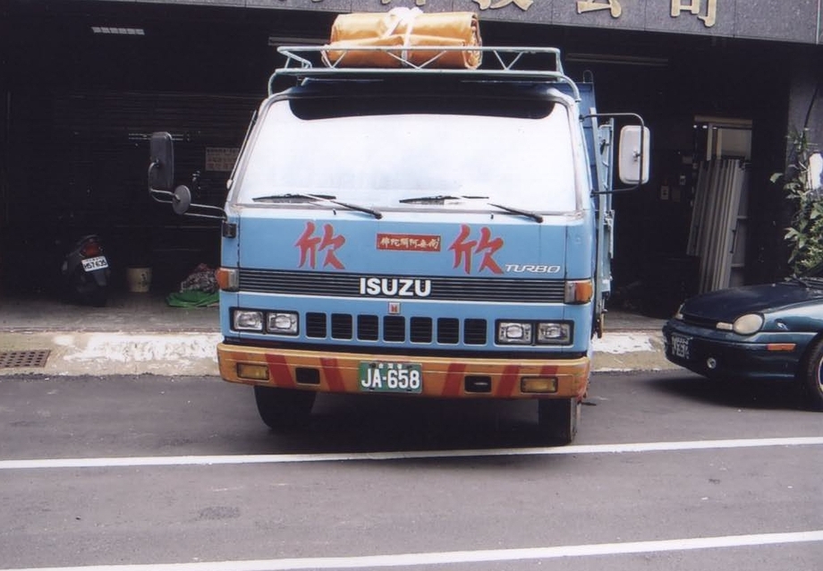 欣欣搬家公司-吊車搬家車輛