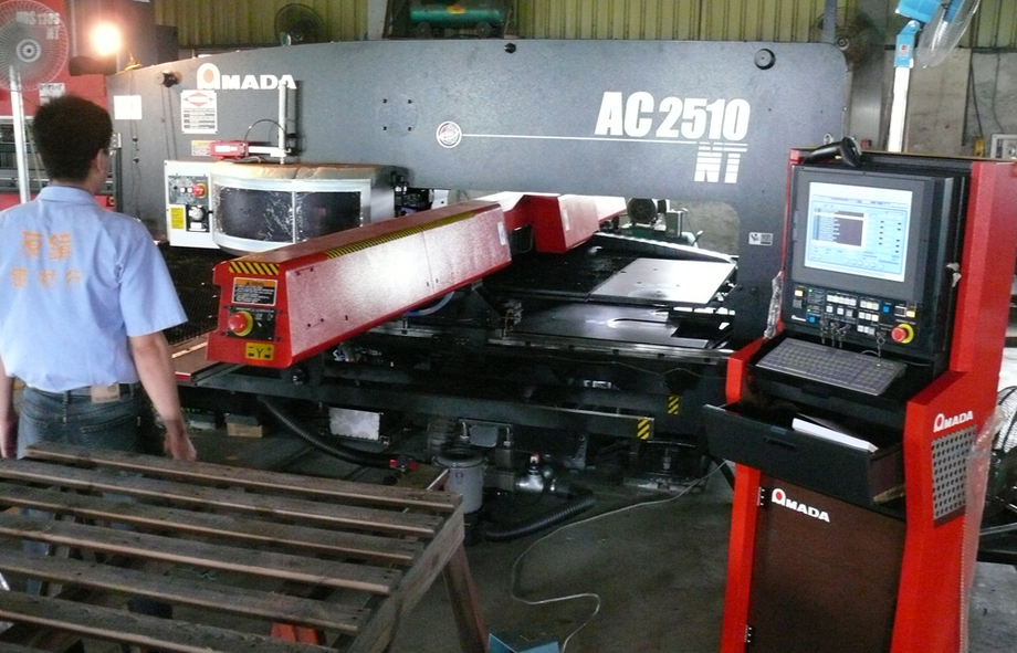 沖孔機(廠內生財設備)