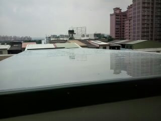 天井頂上玻璃採光