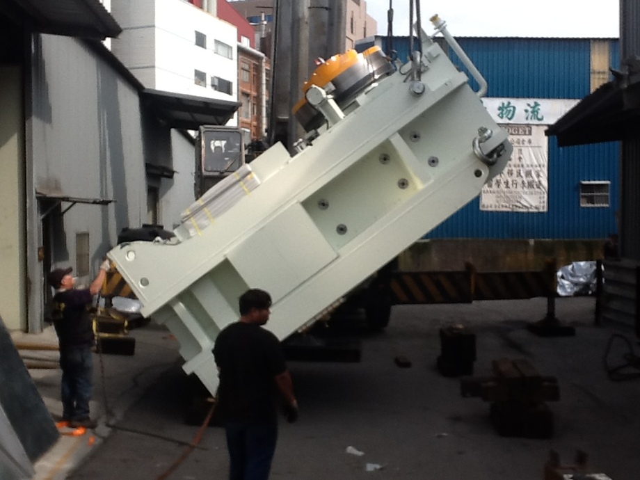 金屬成型機
