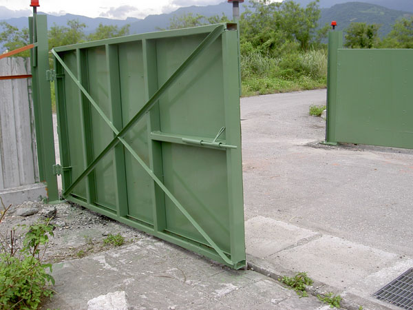 安全圍籬大門(背面)