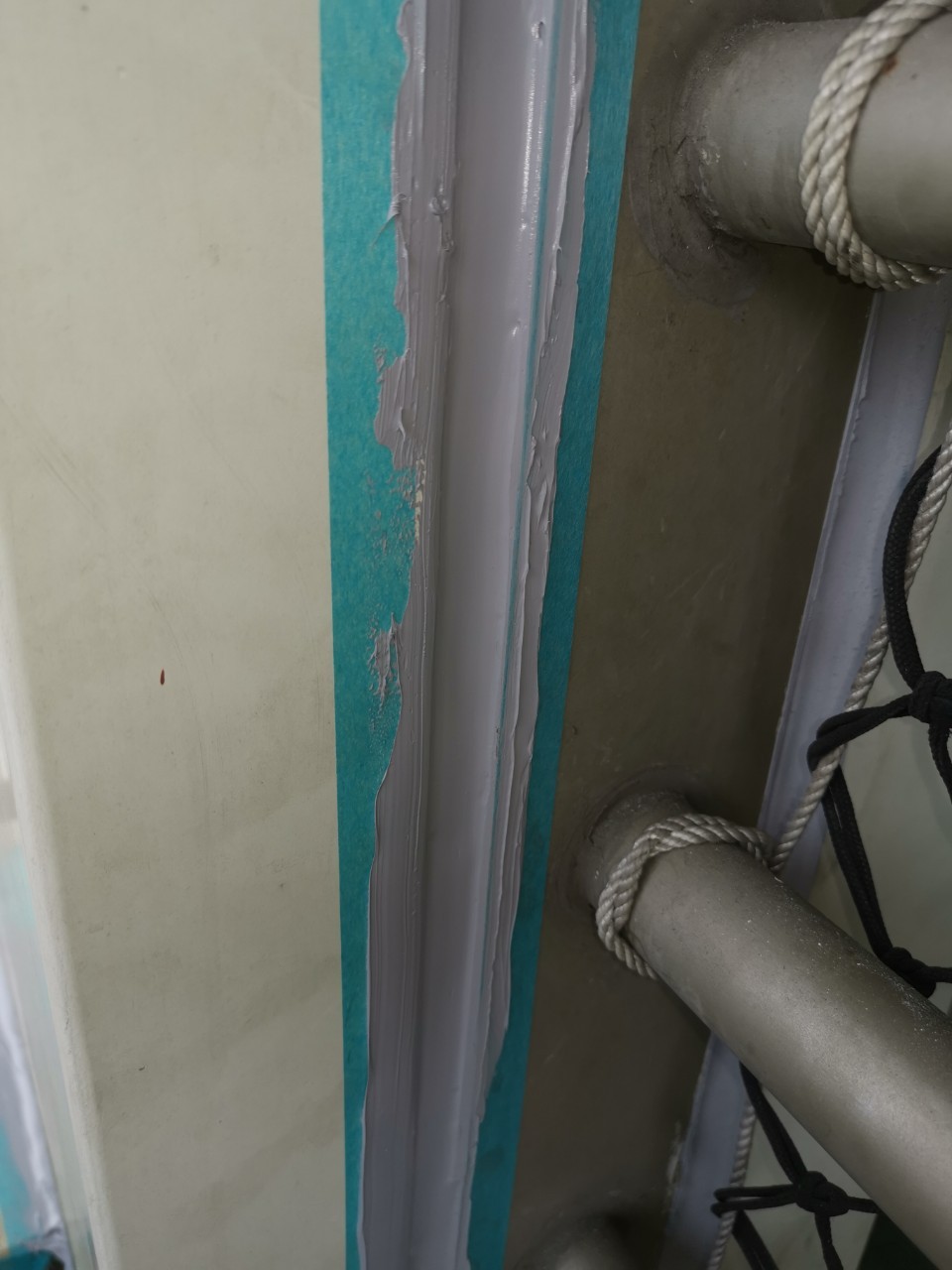 舊帷幕玻璃窗矽膠刮除